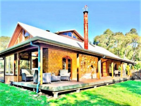 Kookaburra Retreat - peaceful rural bush setting